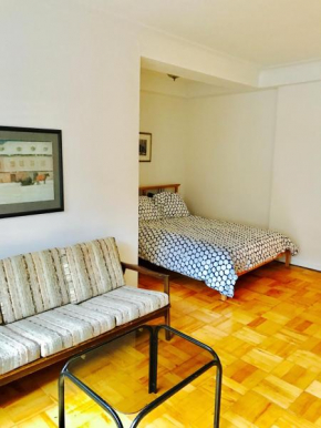 Stylish Montreal Apartment Comfortable Stay in the Golden Square Mile